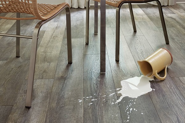 Sàn gỗ cốt xanh chống chịu nước tốt được khuyên dùng
