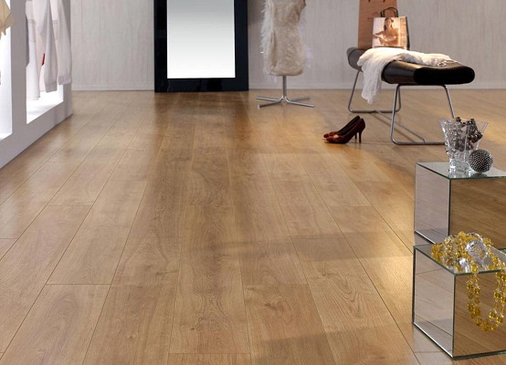 sàn gỗ công nghiệp lát showroom