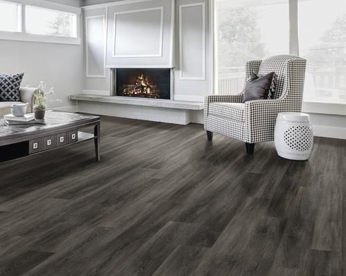 Sàn gỗ màu xám đậm kết hợp với nội thất và sơn tường màu trắng