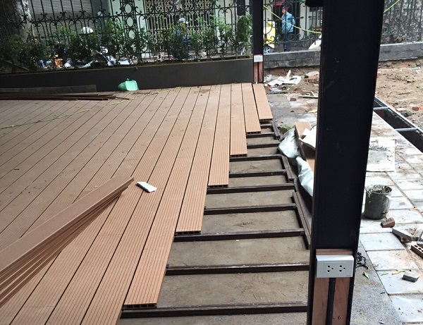 sàn gỗ ngoài trời biệt thự vinhomes