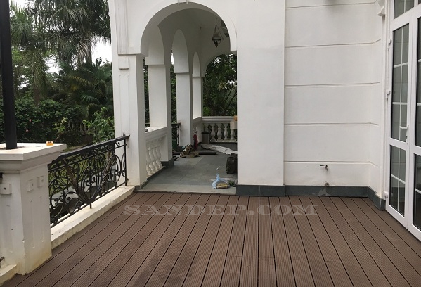 sàn gỗ ngoài trời biệt thự