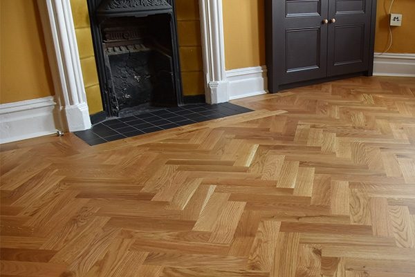 sàn gỗ sồi lát xương cá