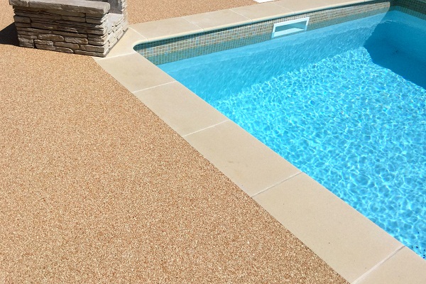 Sàn sỏi polymer lát bể bơi