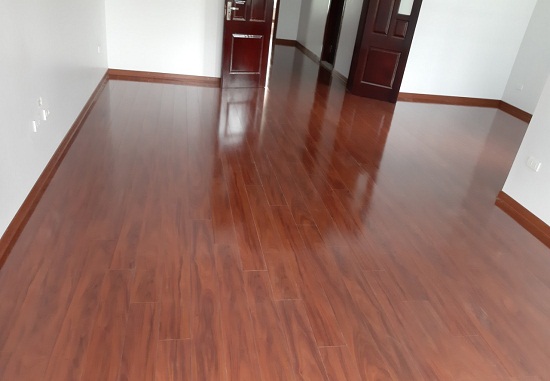sàn gỗ công nghiệp Inovar mặt bóng