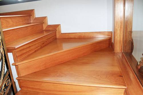 mặt bậc cầu thang gỗ công nghiệp