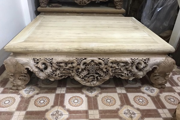 sập gỗ gụ đang hoàn thiện