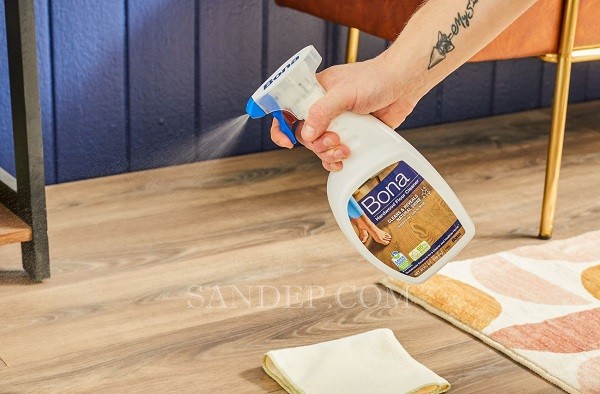 Sửa chữa sàn gỗ sử dụng hóa chất không phù hợp