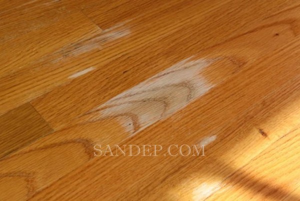 Sửa chữa sàn gỗ bị bạc màu