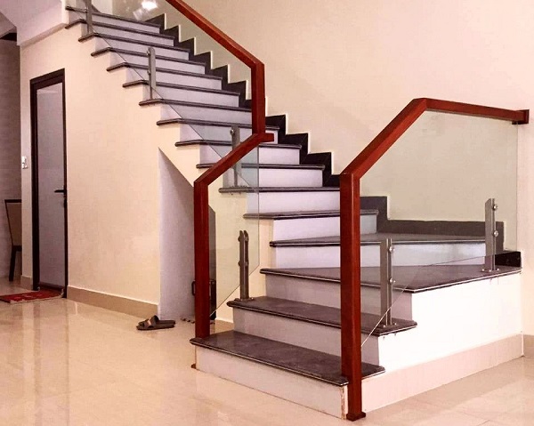 tay vịn cầu thang gỗ căm xe