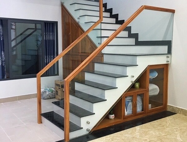 tay vịn cầu thang gỗ tần bì