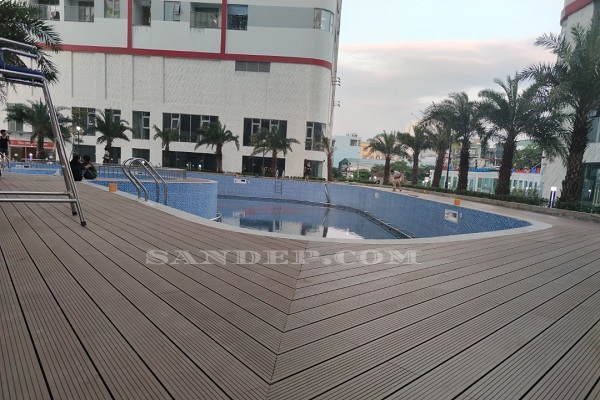 Thi công sàn gỗ bể bơi 2020