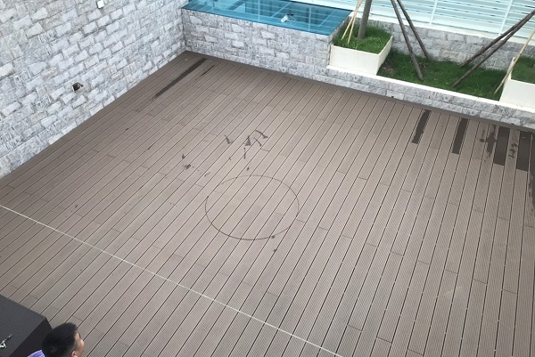Ván gỗ ngựa composite Tecwood lát sàn sân thượng