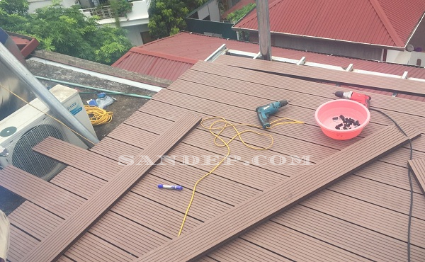 thi công sàn gỗ sân thượng Tecwood