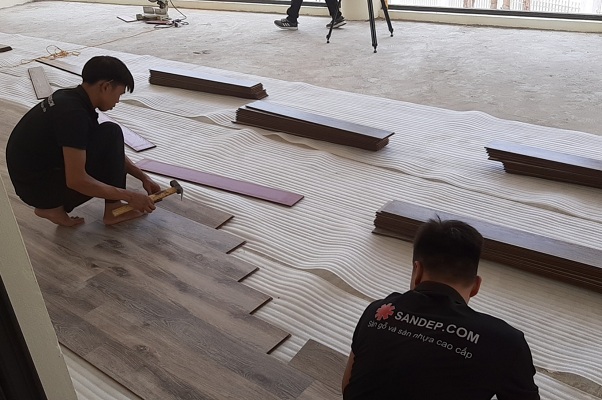 thợ lát sàn gỗ tại thạch thất