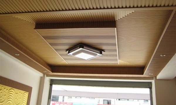 mẫu trần nhựa lam sóng giật cấp giả gỗ