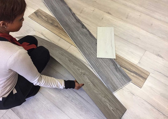 sàn nhựa PVC tự bóc dán