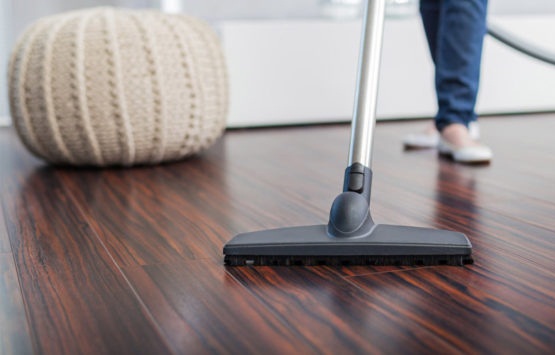 Vệ sinh sàn gỗ tự nhiên đúng cách